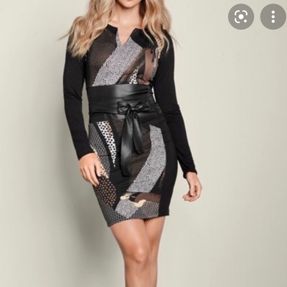 Vênus abstract print dress with vegan leather accents 🖤⚫️